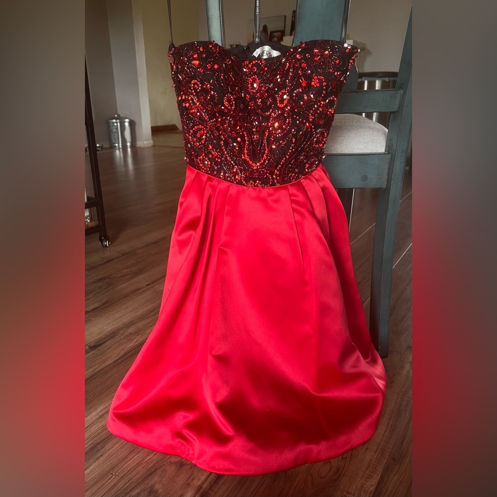 SHERRI HILL Formal Dress